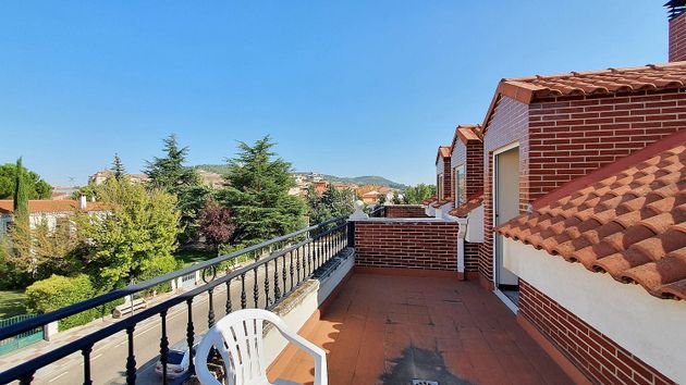 Foto 1 de Casa adossada en venda a Dueñas de 4 habitacions amb terrassa i garatge