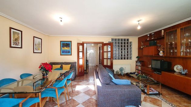 Foto 2 de Casa adossada en venda a Dueñas de 4 habitacions amb terrassa i garatge