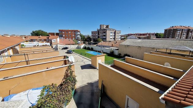 Foto 1 de Venta de dúplex en Venta de Baños de 2 habitaciones con terraza y piscina