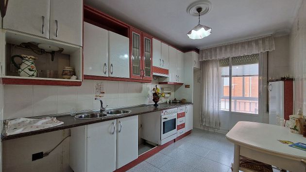 Foto 1 de Pis en venda a Dueñas de 3 habitacions amb garatge i calefacció