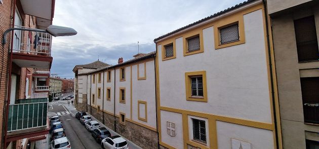 Foto 1 de Piso en venta en San Pablo y Santa Marina de 3 habitaciones con terraza y balcón