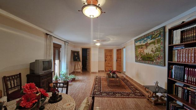Foto 2 de Casa adossada en venda a Torremormojón de 5 habitacions amb garatge i calefacció