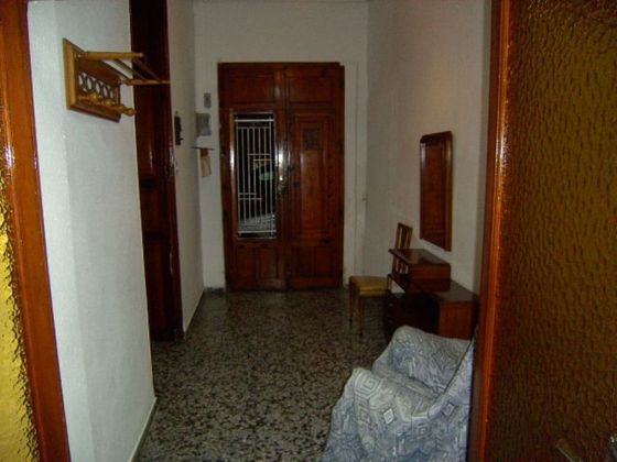 Foto 2 de Casa adossada en venda a calle Peris y Valero de 4 habitacions amb terrassa i jardí