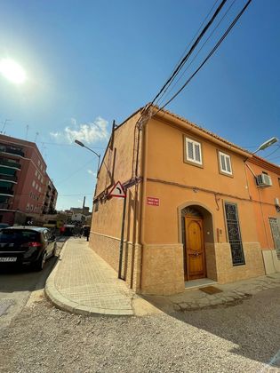 Foto 1 de Venta de casa en calle Giménez y Costa de 4 habitaciones con terraza y aire acondicionado