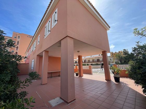 Foto 1 de Alquiler de casa en calle Vall de Albaida de 4 habitaciones con terraza y muebles