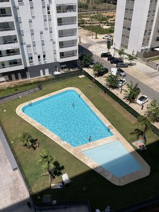 Foto 1 de Ático en alquiler en Malilla de 3 habitaciones con terraza y piscina