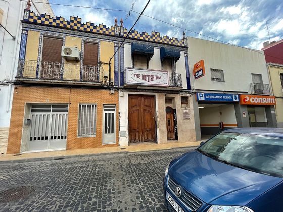Foto 2 de Casa adossada en venda a calle Joan Martorell de 8 habitacions amb terrassa i piscina