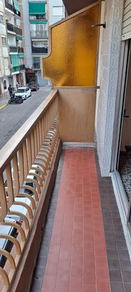 Foto 1 de Venta de piso en calle Del Comte Ronrée de 4 habitaciones con terraza y balcón