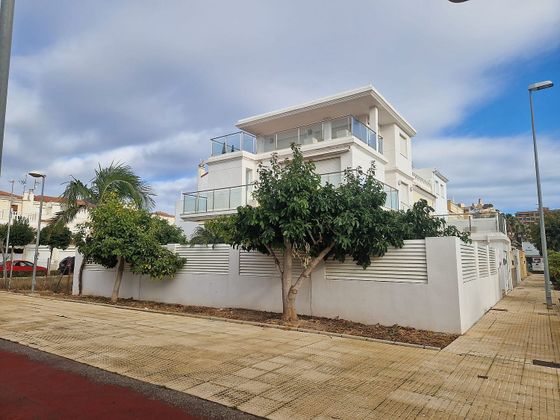 Foto 1 de Casa adossada en venda a La Vega - Marenyet de 4 habitacions amb terrassa i piscina