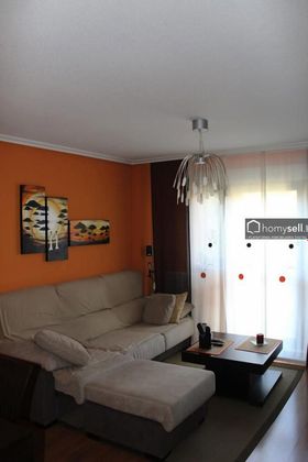 Foto 2 de Pis en venda a Zurguén de 3 habitacions amb garatge i balcó
