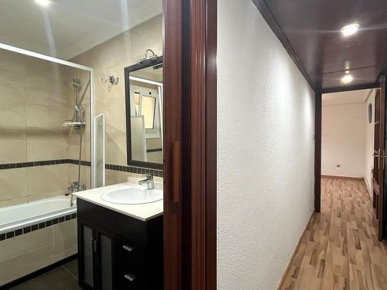 Foto 2 de Ático en venta en calle De Guifré El Pelós de 3 habitaciones con garaje y aire acondicionado