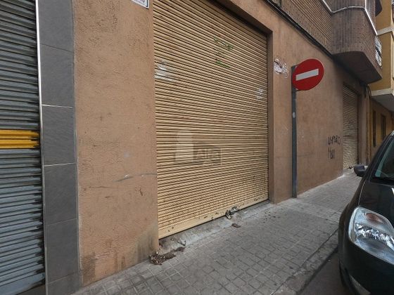Foto 1 de Local en venta en calle Ramón y Cajal de 83 m²