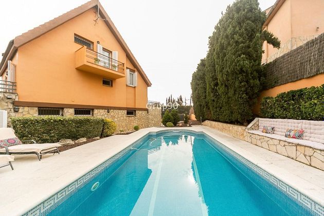 Foto 1 de Chalet en venta en Pallejà de 6 habitaciones con terraza y piscina