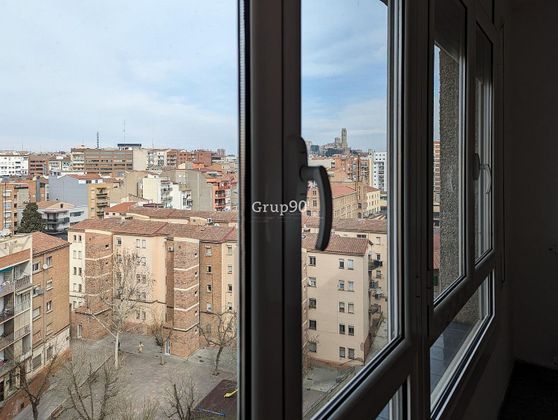 Foto 2 de Pis en venda a Instituts - Universitat de 4 habitacions amb balcó i aire acondicionat