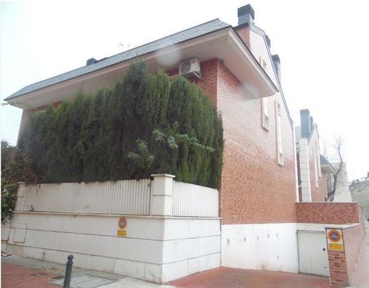 Foto 1 de Casa en venda a Zona Estación de 4 habitacions amb terrassa i piscina