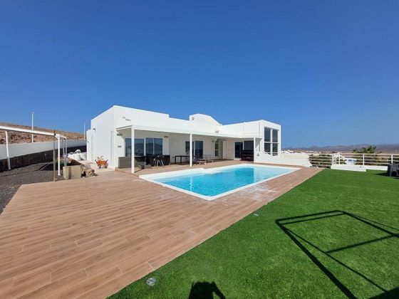 Foto 1 de Casa en venta en Playa Blanca de 5 habitaciones con terraza y piscina