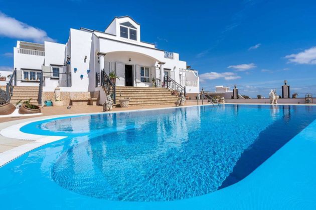 Foto 1 de Casa en venta en Tías pueblo de 3 habitaciones con terraza y piscina