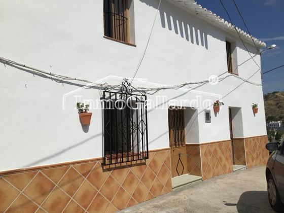 Foto 2 de Casa en venda a Viñuela de 5 habitacions amb terrassa i jardí