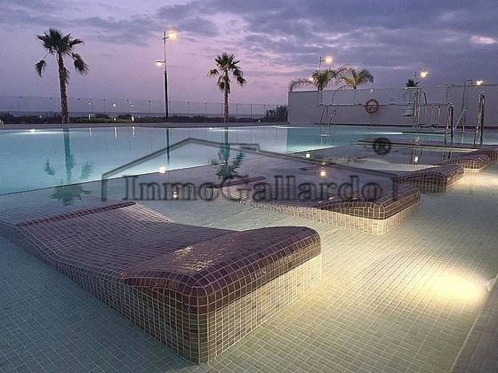 Foto 2 de Venta de ático en Laguna Beach de 2 habitaciones con terraza y piscina