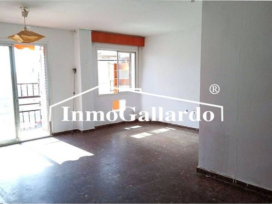 Foto 2 de Pis en venda a El Candado - El Palo de 3 habitacions amb terrassa i ascensor