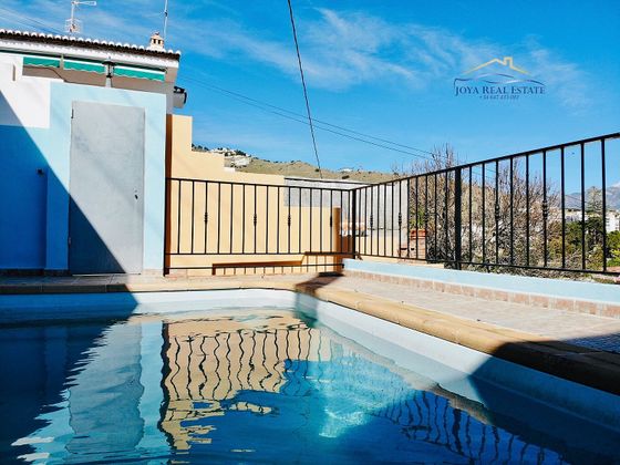 Foto 1 de Chalet en venta en calle Los Almendros de 4 habitaciones con terraza y piscina