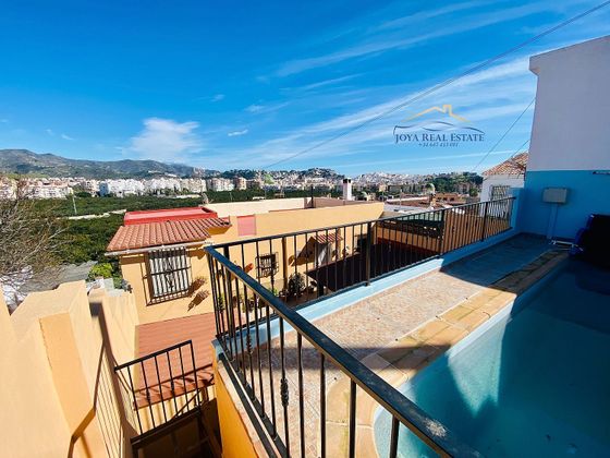 Foto 2 de Chalet en venta en calle Los Almendros de 4 habitaciones con terraza y piscina