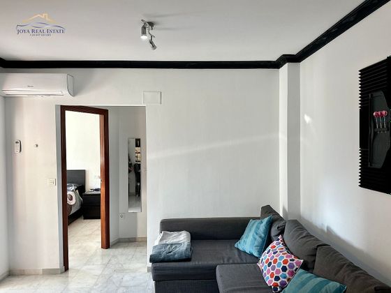Foto 2 de Venta de piso en carretera Del Suspiro de 2 habitaciones con garaje y balcón