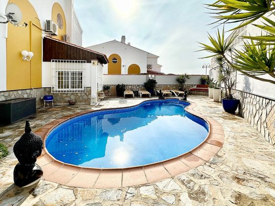 Foto 1 de Venta de casa en calle La Santa Cruz de 4 habitaciones con terraza y piscina