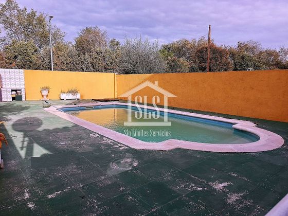 Foto 1 de Casa adossada en venda a Torrejón de Velasco de 5 habitacions amb terrassa i piscina