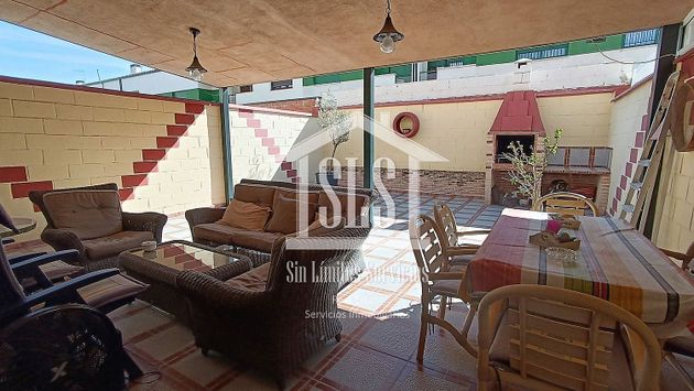 Foto 2 de Casa adosada en venta en Illescas de 4 habitaciones con terraza y garaje