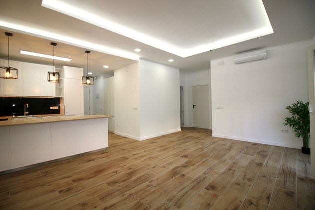 Foto 1 de Venta de piso en calle Francia de 2 habitaciones con terraza y garaje