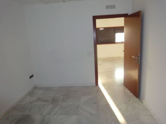 Foto 1 de Alquiler de oficina en Montequinto de 200 m²