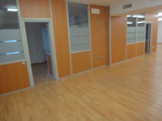 Foto 2 de Alquiler de oficina en Alfalfa de 400 m²