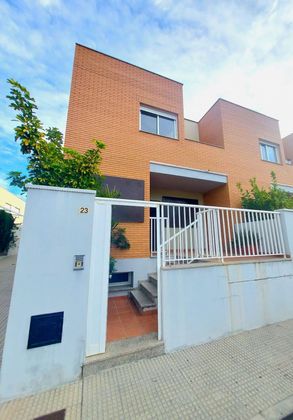 Foto 1 de Venta de casa en calle Sant Joan de 4 habitaciones con terraza y garaje