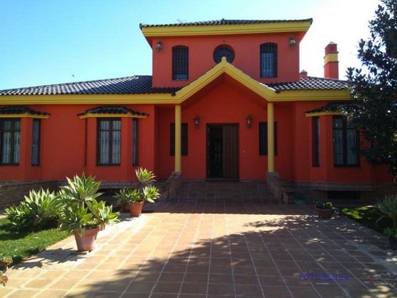 Foto 1 de Casa en venda a Mairena del Alcor de 6 habitacions amb terrassa i piscina