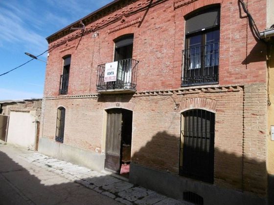 Foto 1 de Casa en venda a Medina de Rioseco de 4 habitacions amb jardí