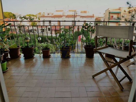 Foto 2 de Pis en venda a Marítim de 2 habitacions amb terrassa i jardí