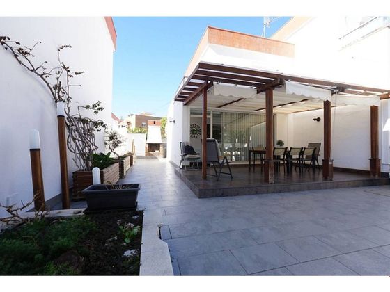 Foto 2 de Casa en venda a Marítim de 4 habitacions amb garatge i jardí