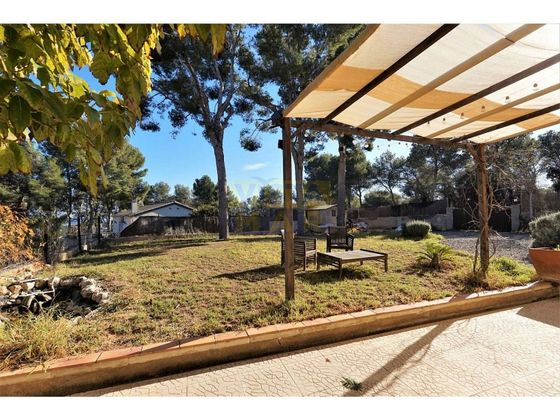 Foto 2 de Casa en venda a Costa Cunit - Els Jardins - Els  Rosers de 3 habitacions amb terrassa i piscina