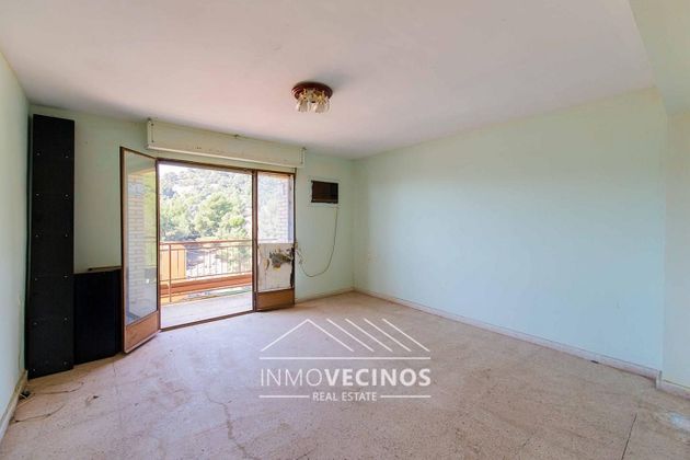 Foto 1 de Pis en venda a Serra de 4 habitacions amb balcó