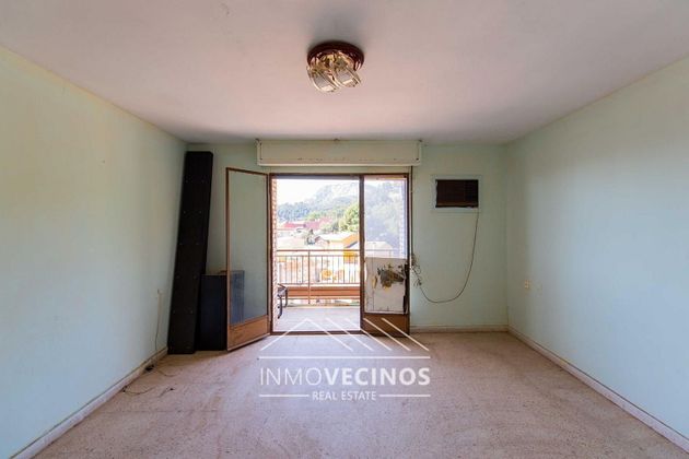 Foto 2 de Pis en venda a Serra de 4 habitacions amb balcó