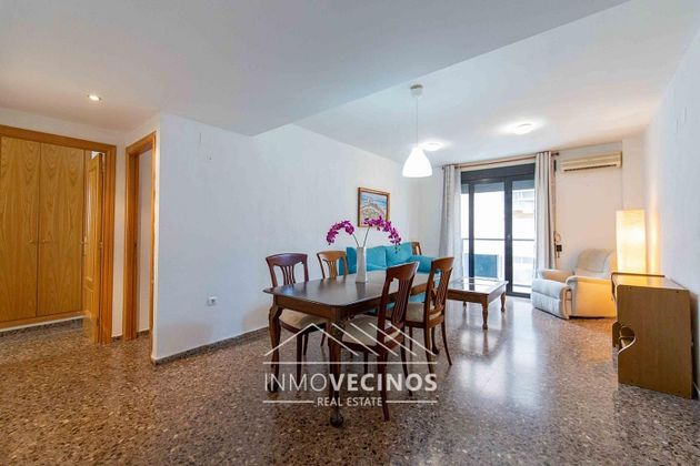 Foto 1 de Alquiler de piso en Montolivet de 2 habitaciones con muebles y balcón