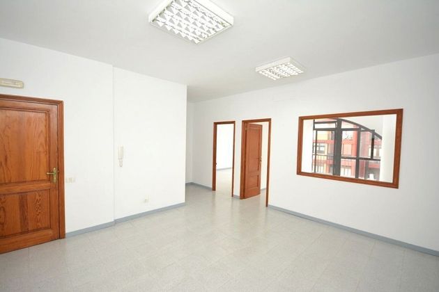 Foto 1 de Alquiler de oficina en avenida Trinidad de 76 m²