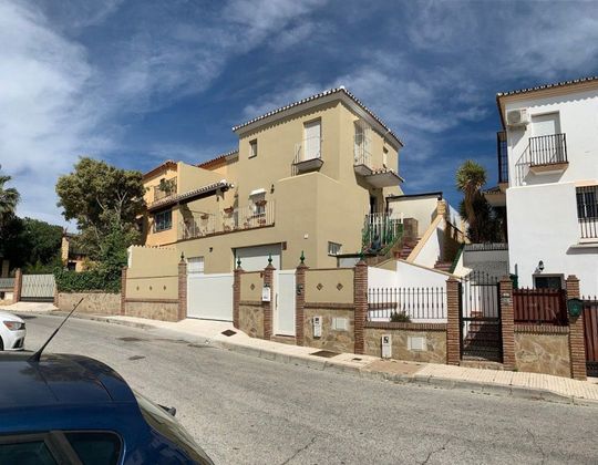 Foto 2 de Chalet en venta en Viña Málaga de 3 habitaciones con terraza y piscina