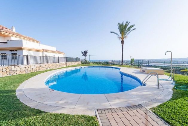 Foto 1 de Venta de piso en Algarrobo de 2 habitaciones con terraza y piscina