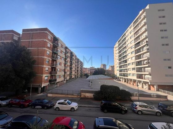 Foto 1 de Venta de piso en Vallparadís de 4 habitaciones con terraza y balcón