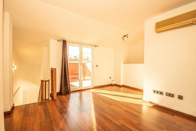 Foto 2 de Ático en venta en Barri del Centre de 2 habitaciones con terraza y aire acondicionado
