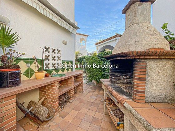 Foto 1 de Xalet en venda a ronda De Masia Nova de 4 habitacions amb terrassa i piscina