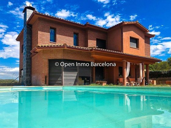 Foto 1 de Chalet en venta en calle Serra del Cadi de 5 habitaciones con terraza y piscina