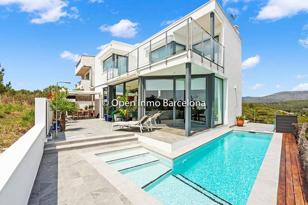 Foto 1 de Xalet en venda a calle De la Mistela de 4 habitacions amb terrassa i piscina